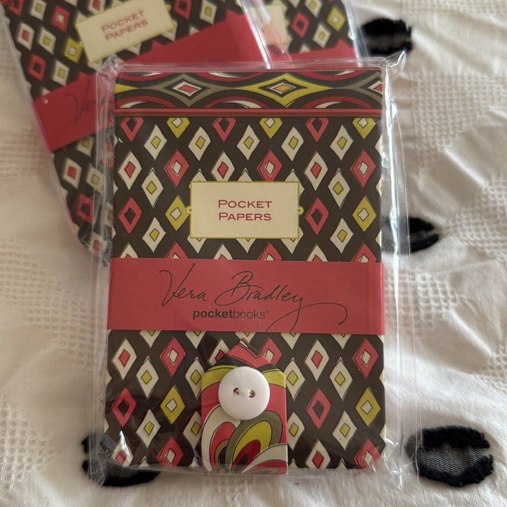 ✨NWT✨ RETIRED Pattern Vera Bradley Pocket Papers in Puccini
